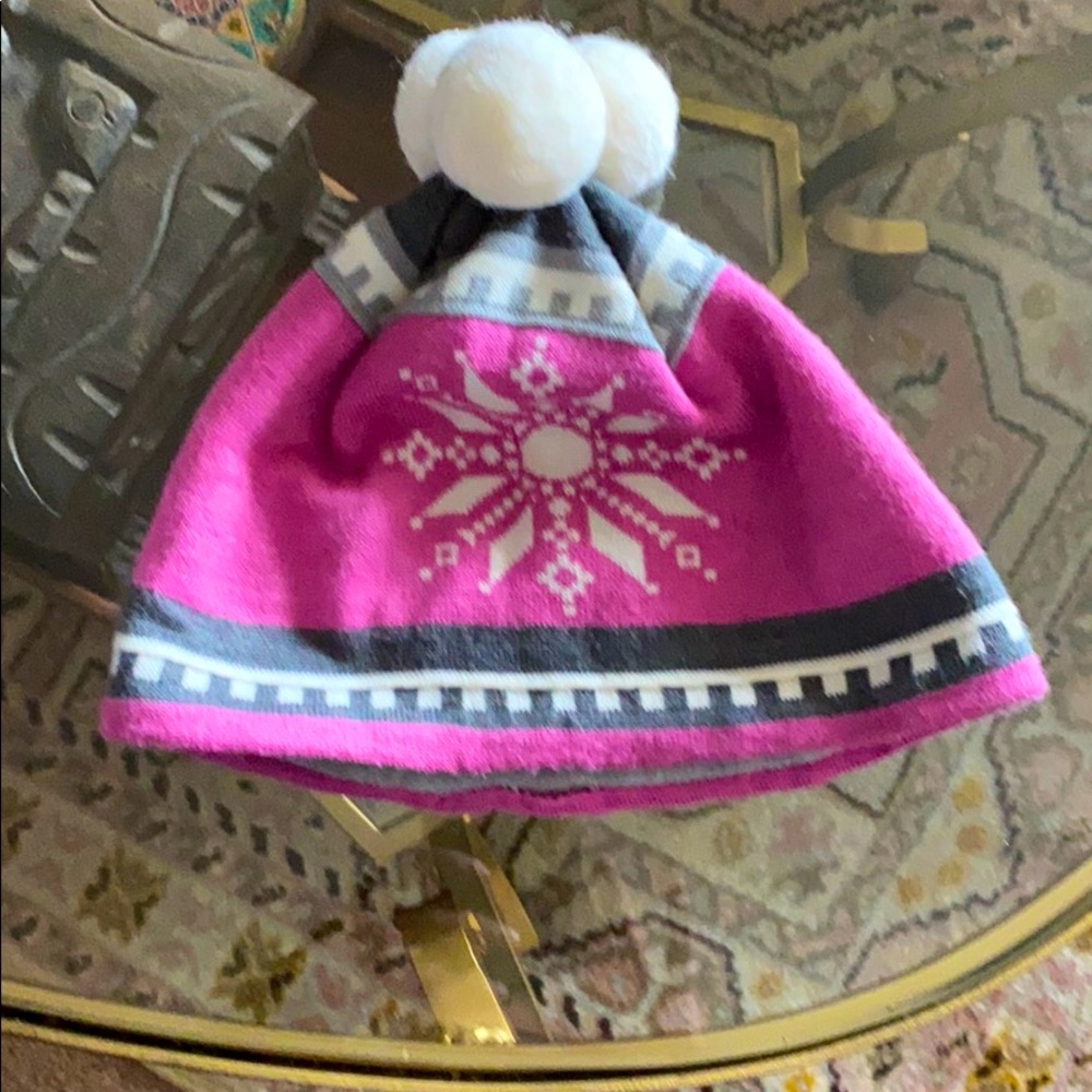 Nils pompom hat